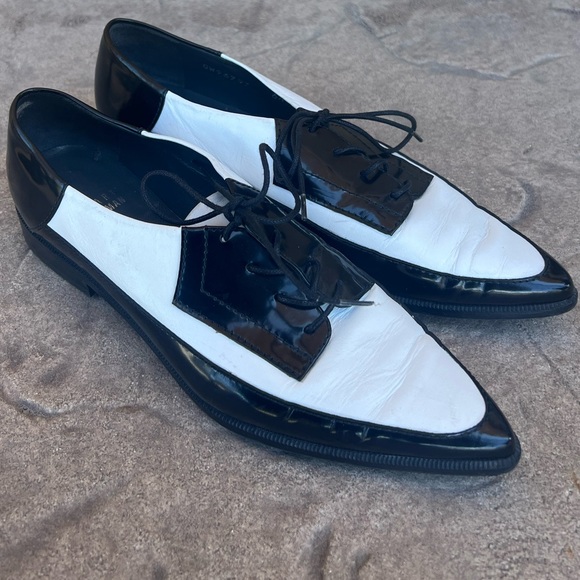 Stuart Weitzman Leman Bi-Colored Oxfords - Picture 12 of 12